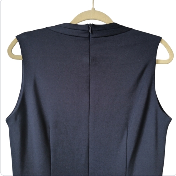 🎁 T TAHARI Gorgeous Navy Blue Jumpsuit  Pleats at V-Neckline w/ Hidden Back Zip - Picture 5 of 11